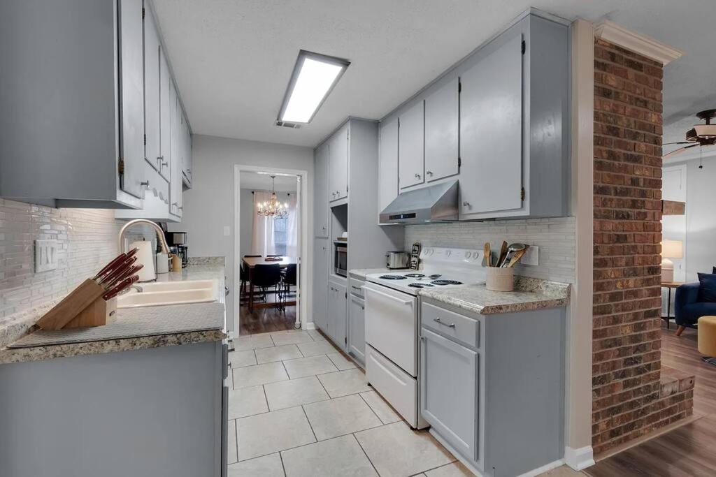 Quiet Relaxing Home - Close To Downtown & Beach 4Br-2Bt Pensacola Buitenkant foto