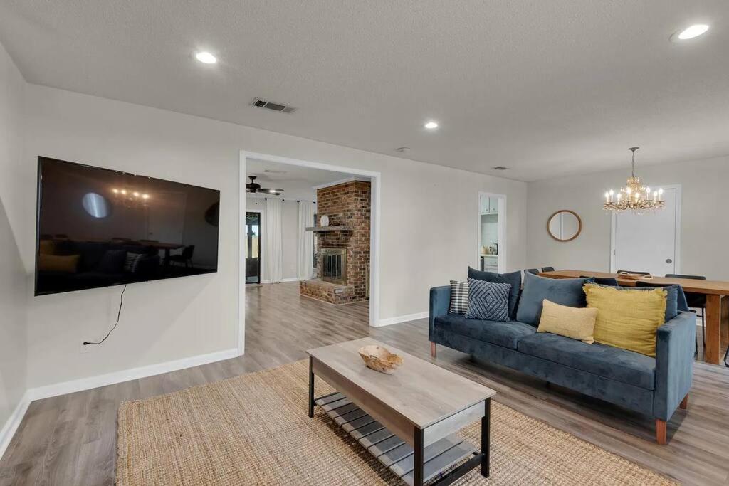 Quiet Relaxing Home - Close To Downtown & Beach 4Br-2Bt Pensacola Buitenkant foto
